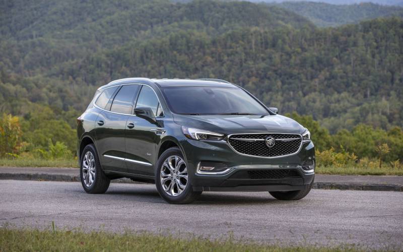 Comparison Buick Enclave Avenir 2018 vs GMC Yukon Denali 2017